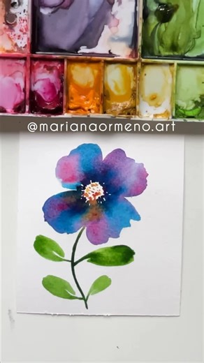 Mariana Ormeño | Ilustradora on Instagram: "✨flor con acuarelas✨ ✨Vas a colocar 5 gotas de color turquesa en forma de círculo y luego como haciendo una segunda ronda de color más atrás, vas a colocar gotas de color magenta ✨Ahora vas a enjuagar tu pincel y solo usando agua limpia vas a formar los pétalos agarrando pigmento de las gotas ✨Ahora, mientras estén los pétalos húmedos harás una ronda de guiones turquesas al inicio de todos los pétalos y luego otra ronda de guiones magentas ✨Para el cen