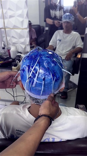 Gaya Rambut Pria: Tren Pewarnaan & Highlight