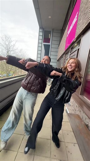 Mastering the Shoulder Lean Trend