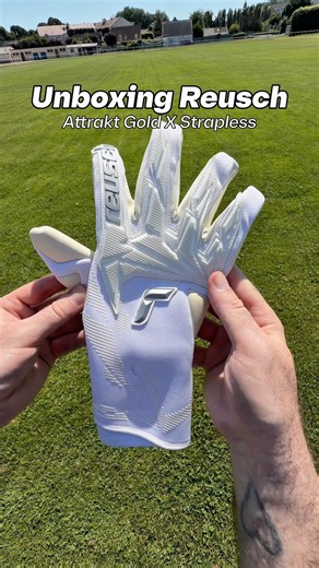 🧤 Reusch retire le strap… bonne ou mauvaise idée ? #gardiendebut #goalkeeper #sports