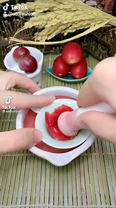 AMAZING!! MAKING LIPSTICK USING A TOMATO‼️🔥 | Tutorial Makeup dan Fashion