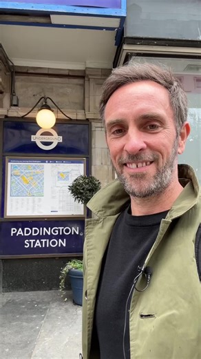 HOW TO USE THE LONDON UNDERGROUND The Tube is a quick and efficient way to travel around the capital, but how do you use it? ✅ TOP TIPS - LET EVERYONE OFF THE TRAIN Before boarding (= getting on) the train, let other passengers off. - GIVE UP YOUR SEAT If somebody needs a seat more than you, please let them sit in your seat. - MOVE AWAY FROM THE ENTRANCE Move along the platform so other people can enter - TAKE OFF YOUR RUCKSACK On a busy train, remove your rucksack so it doesn’t hit fellow passe