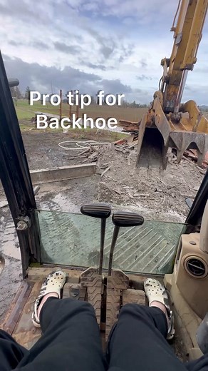 Pro tip for U backhoe…#tips #hack @jmg8tor #next #excavator #excavation #construction