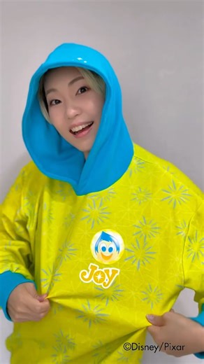 よろこび☀️ on Instagram: "このたび @littc.official さんの 🌈 LITTC Thanks Collection 2025 🌈 に 企画参加させていただくことになりました🥹🙏✨ これまで LITTC や姉妹ブランド @mewoo_official の企画・コラボなどに参加した インフルエンサーのみなさんが大集合✨ それぞれの「推しキャラクター」をテーマに、 想いを込めてアイテムを企画した、特別なコレクションです💎 わたしとあやめろちゃん @ayamelo24 は 大好きなインサイドヘッドのヨロコビをイメージしたパーカーを担当😭💓 ヨロコビの服と同じ柄で、フードはヨロコビの髪色と同じ色になってます☺️ 素敵な機会をありがとうございます🥹🙏✨ Getして着ていただけると嬉しいです😭😭💓 よろしくお願いいたします🙇🏻‍♀️ PRICE：￥1,790（税込￥1,969） レディース￥2,200 (税込￥2,420) COLOR：〈ライトグリーン（淡黄緑）〉 MATERIAL：本体 綿100％ リブ部分 綿95％ ポリウレタン5％ N