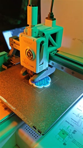 3D printer design a customized key chains , Logo's for customized projects