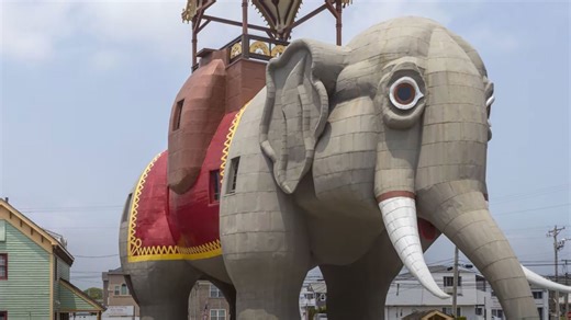 10 Roadside Attractions You Can’t Miss on Your Next Road Trip