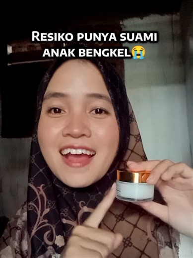 padahal lagi jelasin tentang moisturizer seruni, yang punya kandungan algae extract dab aloevera extract jadi bisa membantu benerin skinbarrier kulit wajah, buat wajah yg kering jdi lembap dan lebih fresh ternutrusi. 💕 #moisturizer #seruniskincare #bidanseruni
