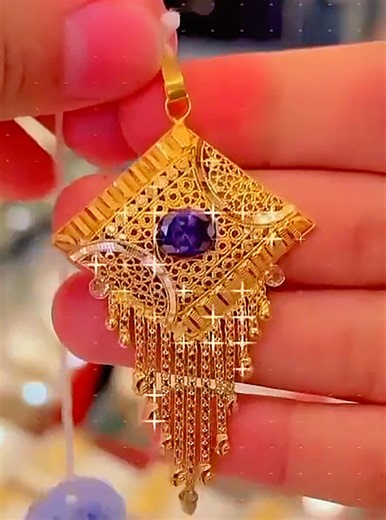 Beautiful Gold Pendant Design Ideas