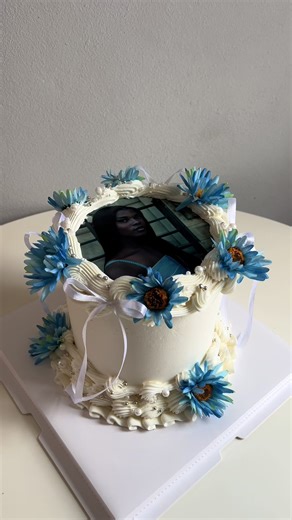 A celebration needs more than just cake - It deserves Baked Euphoria ✨ #Bakedeuphoria #celebrationcake #Luxurycakes
