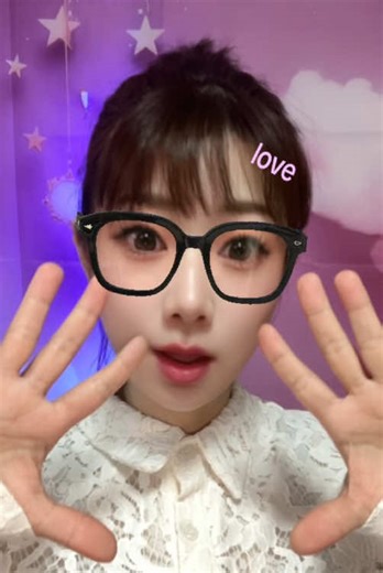 メガネ好き必見！エンタメ満載のライブチャット