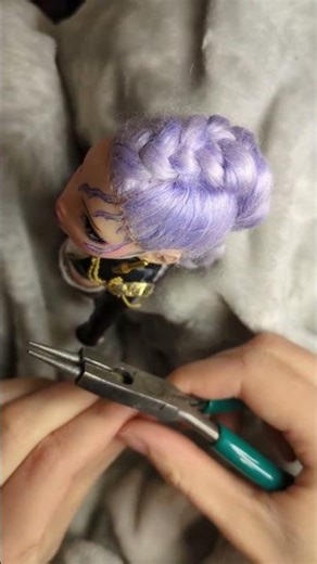 accessorizing is hard #rumikpopdemonhunters #ooakcustomdollrepaint #dollightful #monsterhigh #diy