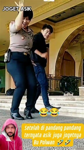 Akhirnya Bu Polwan ikut joget juga Asik goyangnya bikin senyum liatnya #shorts #dance #hiburan