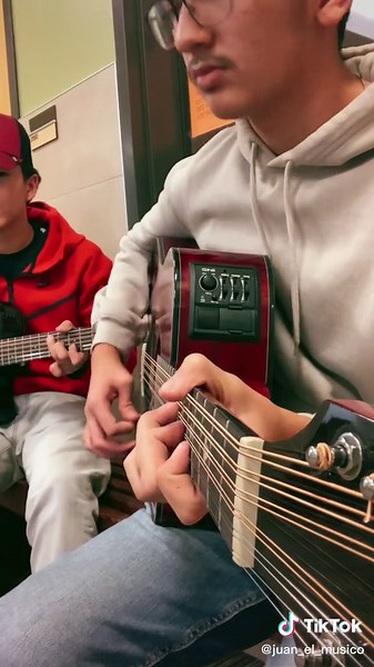 Cover de El Sinaloense con Requinto y Guitarra