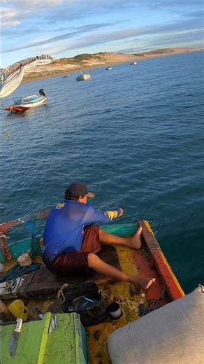 CATCHING FISH WITH A HAND LINE!! #fishing
