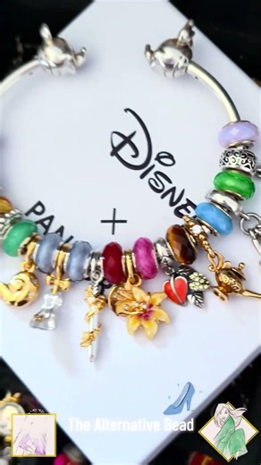 Challenge time! ✨👑Can you spot every Disney Princess hidden in this bracelet? ✨🩷✨