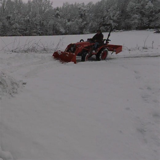 Are Edge Tamers a snow job? Snow removal with the Kubota B2601 compact tractor. Part 10 | My Cluttered Garage
