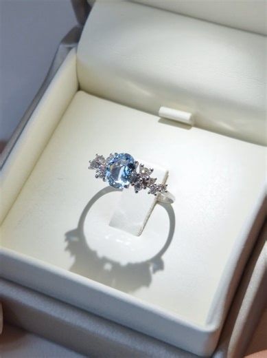 anello in oro bianco 18k diamanti e Acquamarina #hasugioielli #anello #orobianco #diamonds #acquamarina