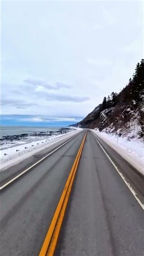Route 132 en Gaspesie l'Hiver — La Mer, la Route et le Silence