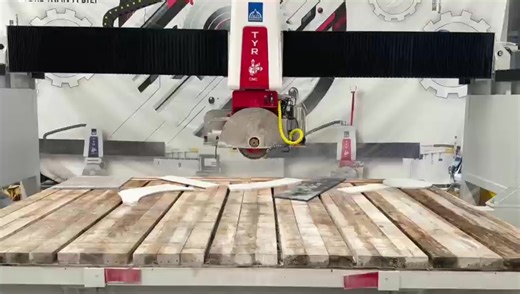 Thursday mood: slab master, lift smarter! Watch the SHENGDA TYR 5-Axis Vacuum System move massive slabs like butter. ✅ Ultra-stable ✅ No slipping ✅ Perfect edge placement Your workshop deserves speed, safety, and precision — this is Thursday power in action! #ThursdayVibes #SHENGDA #TYR #StoneMachinery #CNCStone #WorkshopLife #FactoryLife #MarbleProcessing #GraniteProcessing #QuartzStone #EngineeredStone #VacuumLifter #5AxisMachine #IndustrialAutomation #SmartFactory #ManufacturingLife #Industri