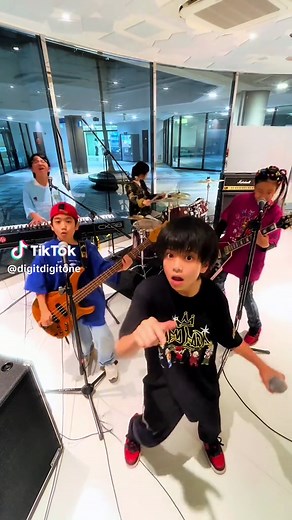 平均年齢12歳のロックバンドがLITTLE WINGをカバー