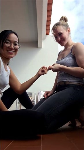 Thumb wrestling in Madeira. #thumb #fitness #armwrestling #thumbwrestling #funny #shorts
