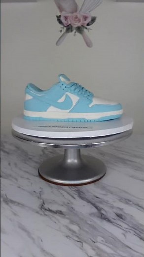 Decorate this Nike Dunk Cake with me 🩵 #nikecake #nike #nikedunkcake #sneakercake #cakedecorating