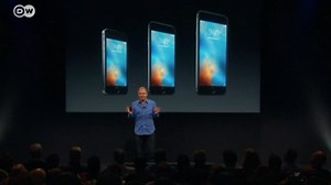 Apple goes small for new iPhone, iPad