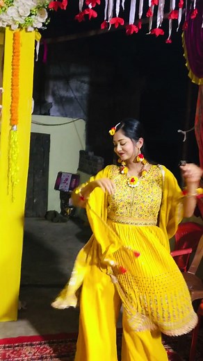 Our bride entry😻😘❤️ @Sonali Verma #haldiceremony #bestie #trending #fyp #haldiday #bride