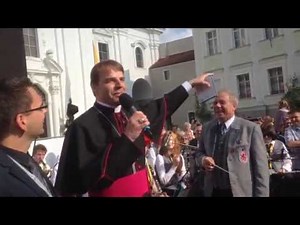 Bischof Stefan: So bringt er die Gläubigen zum Lachen