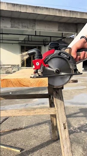 Satisfying Timber Cutting with Advanced Cordless Circular Saw | Precision Woodworking
