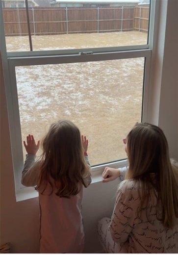 Core memories made. 🥹 A morning we will remember forever. 🥰❄️🌨️ #Snow #Texas #TexasSnow #SnowStorm2026 #SnowStorm