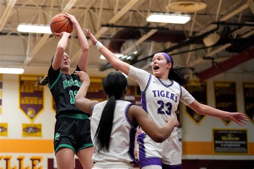 Illinois Basketball: 5-star recruit officially signs with the Illini