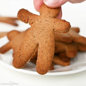 These LOW CARB, SUGAR-FREE gingerbread cookies are too adorable not to make! My favorite part of these is frosting tiny smiley faces on them (then sharing them with my friends and family ;) ). They're perfect for the holidays but I enjoy gingerbread cookies any time of year! FULL RECIPE FROM Wholesome Yum - Low Carb Recipes HERE => https://www.wholesomeyum.com/recipes/sugar-free-gingerbread-cookies-low-carb-paleo/ | Wholesome Yum - Easy Healthy Recipes