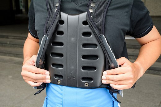 ライダーを守る！胸部をはじめ各種バイク用プロテクターの選び方 特集記事＆最新情報 - バイクブロス・マガジンズ