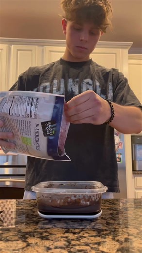 Pre workout chocolate cake | 17y/o #mealsmadeeasy #preworkoutfuel #gym #easyrecipe