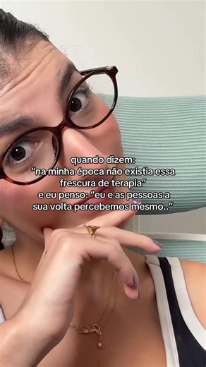 Gabriela Lopes | Psicóloga Online on Instagram: "• Por essas e outras que as pessoas têm que fazer terapia. Terapia pra conseguir lidar com quem deveria estar em terapia mas não está (e ainda acha lindo expor). A saúde mental que lute (principalmente em dezembro) 🤯 • Gabriela Lopes Pereira de Melo Psicóloga | CRP 09/15067 • • • • #humor #saudemental #explorepage"