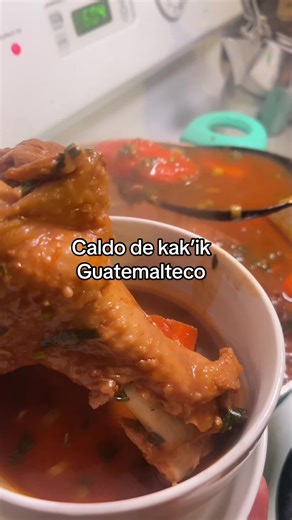 Cómo preparar caldo de kak’ik guatemalteco