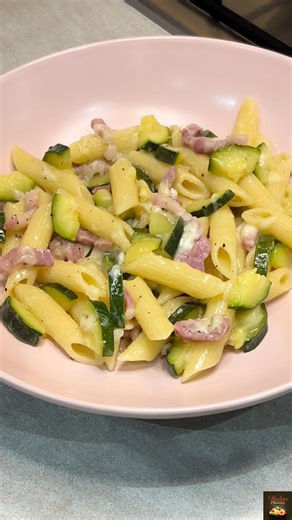228K views · 1.6K reactions | Pasta zucchine e pancetta 勺 | Italian Flavours | Facebook