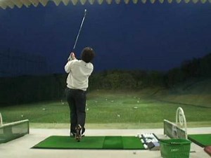 腕を使わないスイングへの挑戦。～女性ゴルファーの場合①～