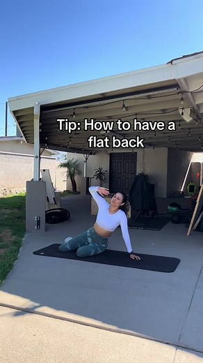 How to have a flat back on the ground. Common mistakes we make when performing an AB workout, we start to feel it ino our lower back instead of working on the Ab muscles. Tucking the tailbone and tilting the hips is the first step, but as we progress to harder exercises, it might not be enough. That’s when our upper back and shoulders come into play to recruit more strength from more of our abs. Holding the flat back position with the shoulders up recruits even more of the abdominals into the mo