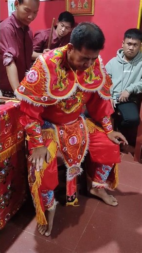 Kepala Bergetar Ditik2 di Rasuki Roh Dewa / Leluhur ⁉️ Tatung Suhu Chang Cin Fui #imlek #fyp