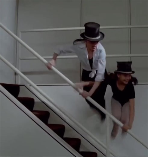 Get @reshare_app • @old_hollywood_cinema Ann Reinking & Erzsébet Földi perform ”Everything Old Is New Again” in the drama musical ”All That Jazz” (1979)! Directed by Bob Fosse! 🖤 (Not really Old Hollywood, but I couldn’t resist posting this scene!) | Association of International Dance Teachers