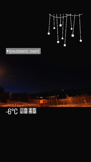 Jasper Hsu on Instagram: "晚餐前我把Insta360架在戶外陽台，晚餐回來機器錄影錄到沒電了。卻得到和如此美麗星軌的影片及照片。這家在瑞士祕境的羅萊夏朵酒店Relais & Châteaux Schlosshotel Chastè - Scuol Tarasp真的給我極大的情緒價值啊💕💕 我肯定會再次回來。"