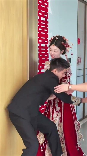 💫 Chinese Bride’s Stunning Wedding Glow Had Everyone Amazed 😍👰❤️ #wedding #shorts