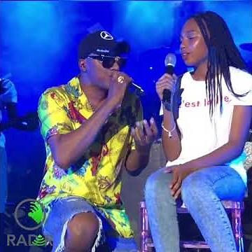 Anselmo Ralph canta para a filha