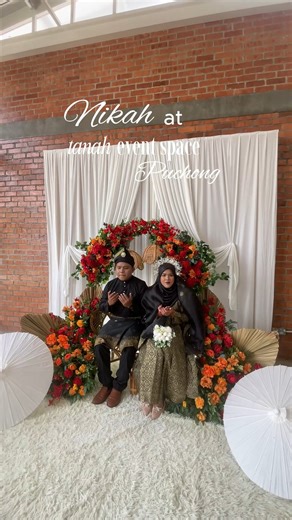 Tanah Event Space Puchong on Instagram: "Some couples want something simple: a calm space, family close by, and a place that still feels beautiful 🍃 For Nikah at Tanah Event Space, the ceremony is held indoors — then couples take their photos at our garden area for that soft, natural look. ✔ Indoor hall + outdoor garden ✔ Fits up to 200 pax (Hall 1+2) ✔ Bring your own décor + caterer ✔ PA system, tables & chairs already provided Plan it your way — we provide the space. 📩 DM us to check availab