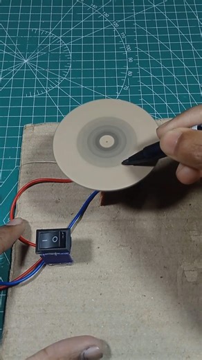 A round circle is drawn on cardboard using a DC motor. #youtubeshorts #dcmotor #tech