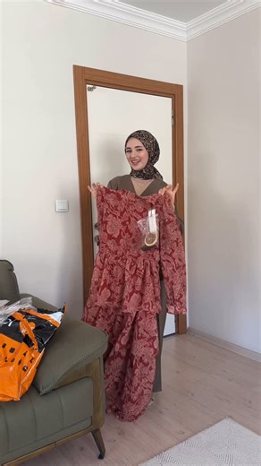 @demlikacakcay on Instagram: "Bu alışverişim çok içime sindi yaz boyu üzerimde bunlar olacak gibi duruyor 🌸✨ sadece gösterdiğim pembe gömleği 34 beden almışım yanlışlıkla onu iade edeceğim muhtemelen.Hangisi sizin favoriniz oldu 🥹 (Tekrar söyleyeyim ben içerik üreticisiyim bu yüzden normalden fazla alışveriş yapıyorum siz buna aldanmayın ihtiyacınız olan kadarını alın olur mu israf olmasın 😊 ) #reklam ama kendim aldım En çok hangisi sence ?"