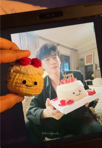 The first frost’s keychain 🎂🍰 Custom order Dm to purchase 📲 @dazzledjewels_ . . . . . . #thefirstfrost #cdrama #keychain #fypp #viral