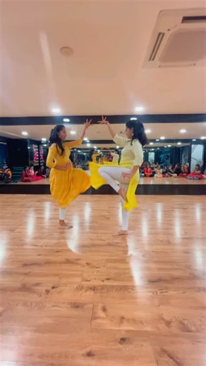 Sridhanya Harihar on Instagram: "And we hit 1 million views on YouTube as well! 💛🥰🧿 This choreography will always be core memory for us, of all the ones so far and to come. This video is so special to us as we got to vibe kooda with our Chennai fam! We love you 💃🏻♥️ Should we bring back this choreography and teach this once again? Let us know in the comments! 🧠- @ramyaramesh161_ @artindhan Shot beautifully by @_iam.dushyant_ Space @dlab_dancelaboratory #aasakooda #aasakoodaduo #ramyaramesh